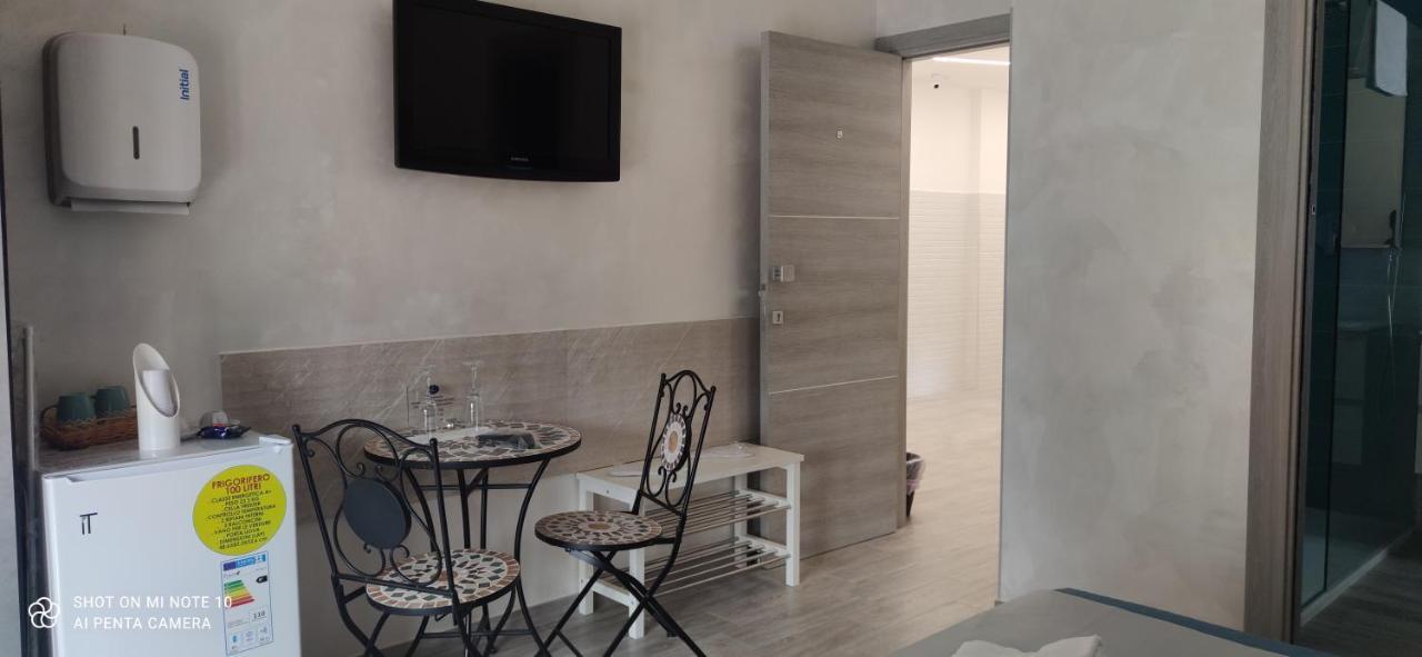 B & B Le Gemelline ซาแลร์โน ภายนอก รูปภาพ